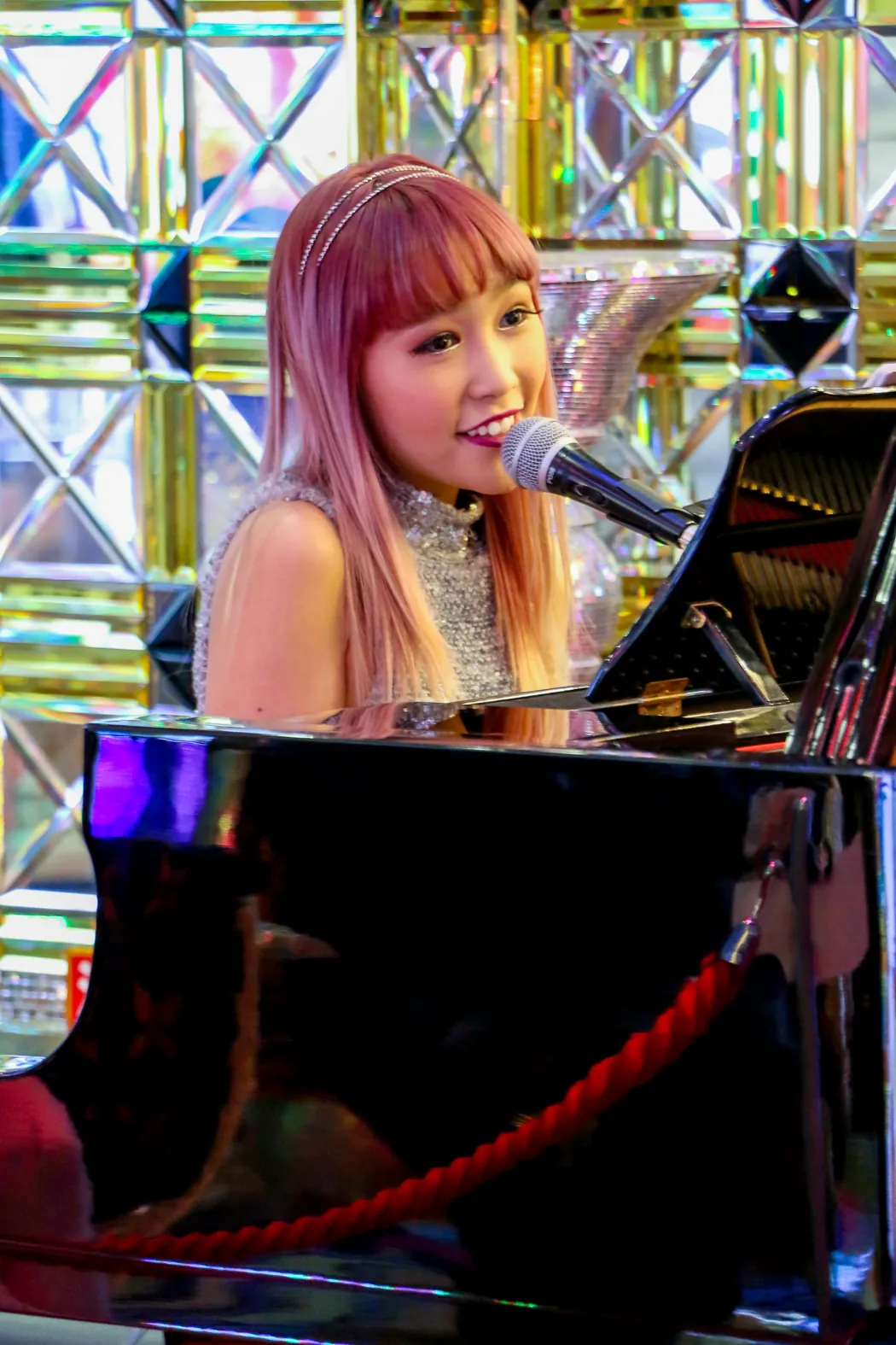 Robot Restaurant pre-show singer playing the piano